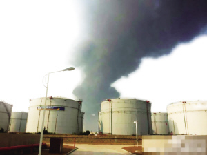 南島晚報(bào)數(shù)字報(bào) 青島輸油管道爆燃事故致35人遇難，輸油安全警鐘再鳴